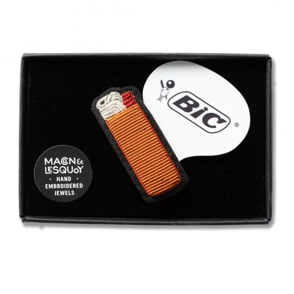 Broche Brodée Main Macon&Lesnoy Briquet Bic