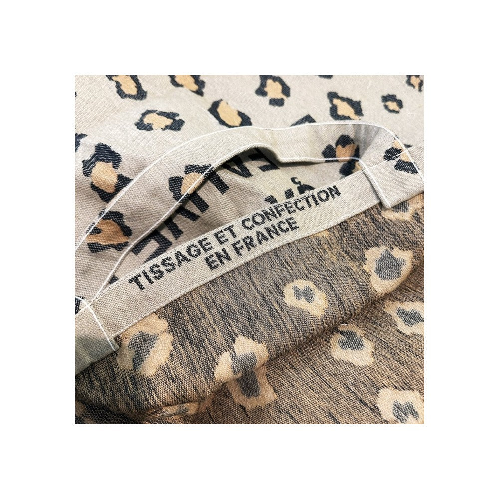 Tissu recto verso des cabas à imprimé léopard Félicie Aussi - Inscription tissage et confection en France à l'intérieur