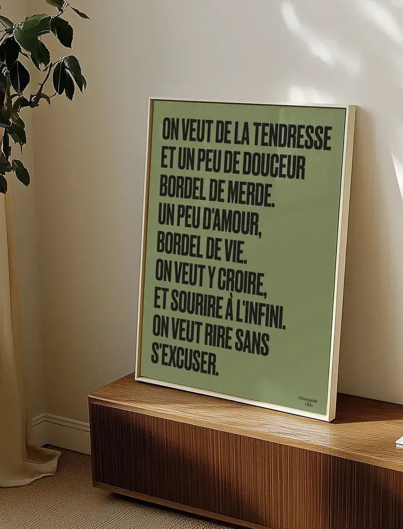 Affiche "On veut de la tendresse" en noir sur fond kaki.