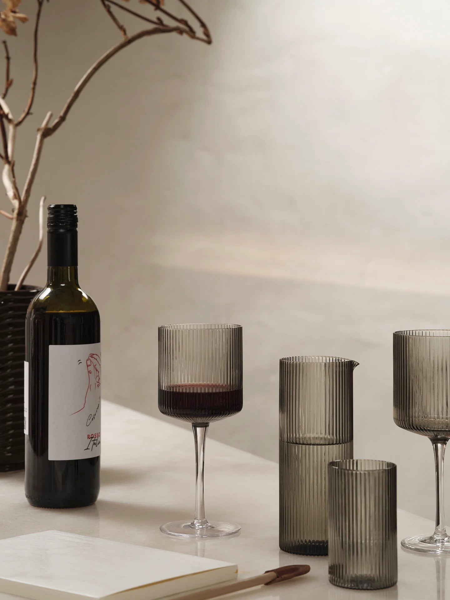 Ripple Gris Fumé Set de 2 verre à vin rouge - Ferm Living
