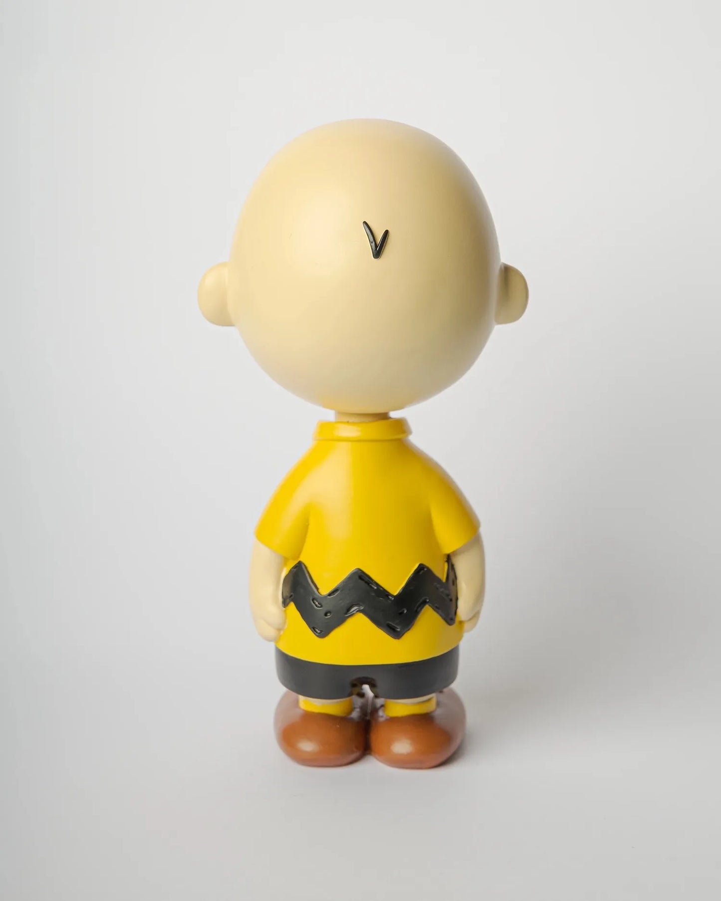 Vue de dos de la figurine Charlie Brown collection Peanuts