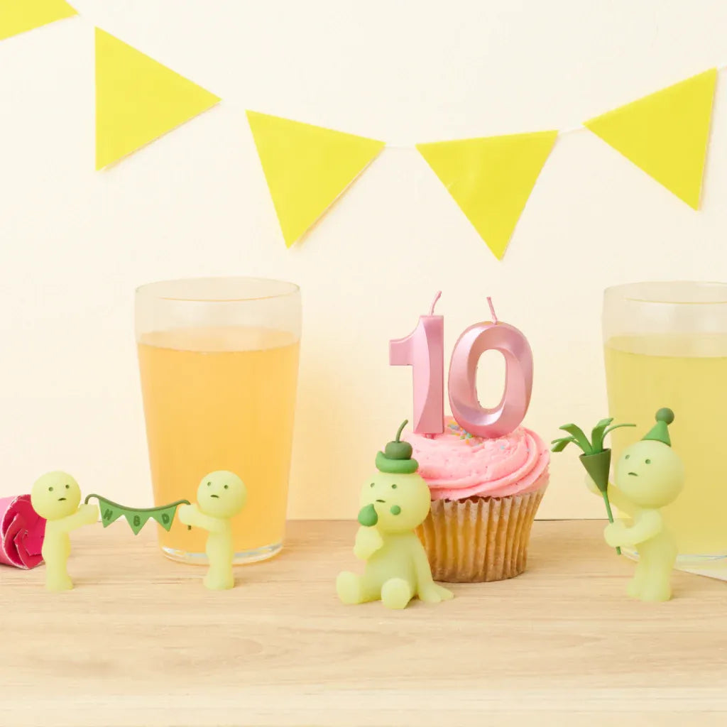 4 Smiski Birthday à leur fête d'anniversaire