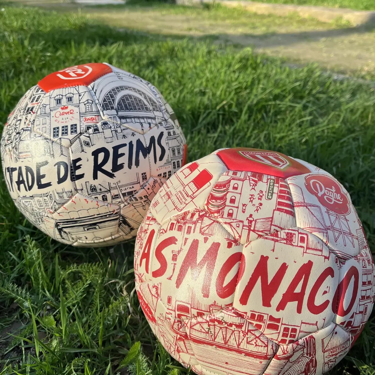 Ballon de Reims et Monaco tdans l'herbe