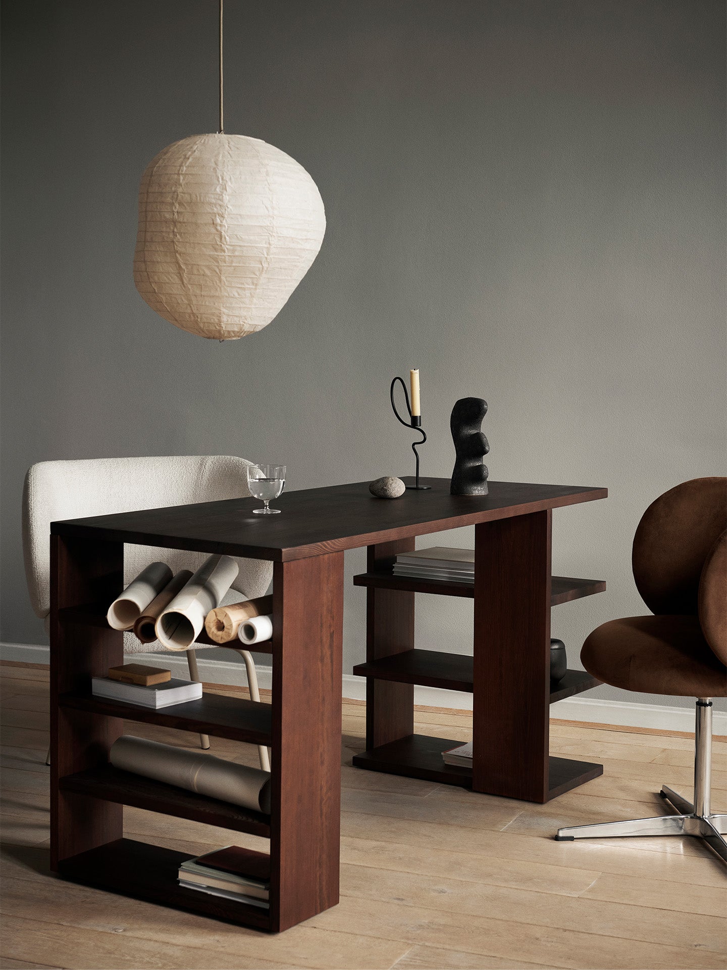 Suspensions Kurbis en papier Washi 60cm dans un bureau