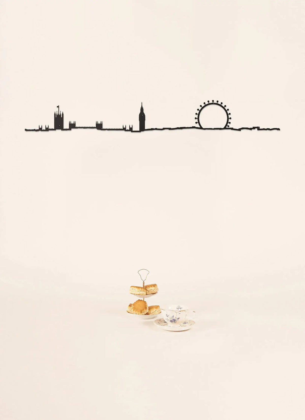 The Line Londres : Silhouette de ville noire en acier de 125cm