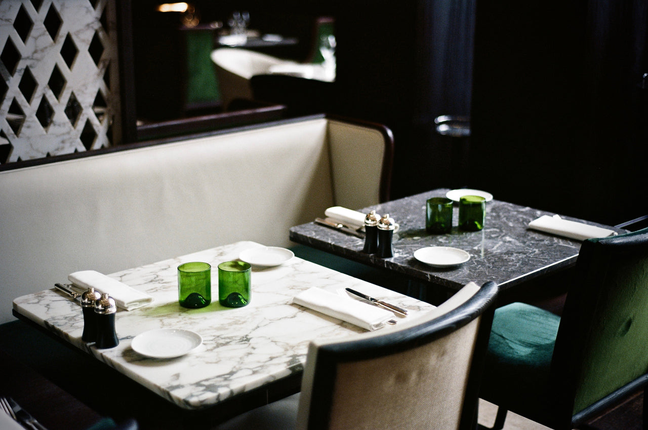 Verre Débattre façonné à partir d'une bouteille de vin bordelais par Q de Bouteilles