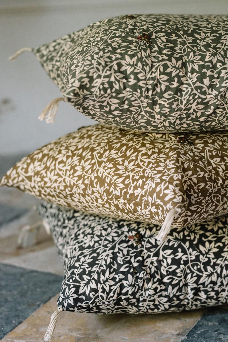 Nano Rameau Carbone, housse de coussin 20x30 cm en coton, par Boncoeurs