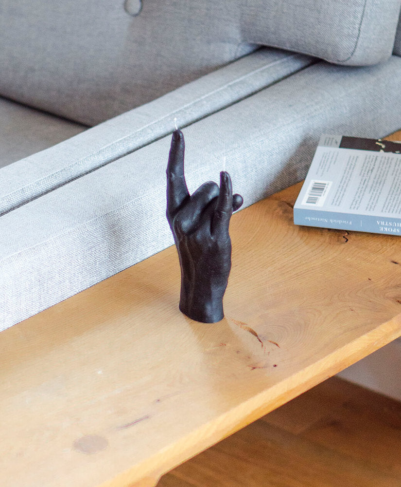 You Rock - bougie main en forme de signe "you rock" - cire noire - Candle Hand
