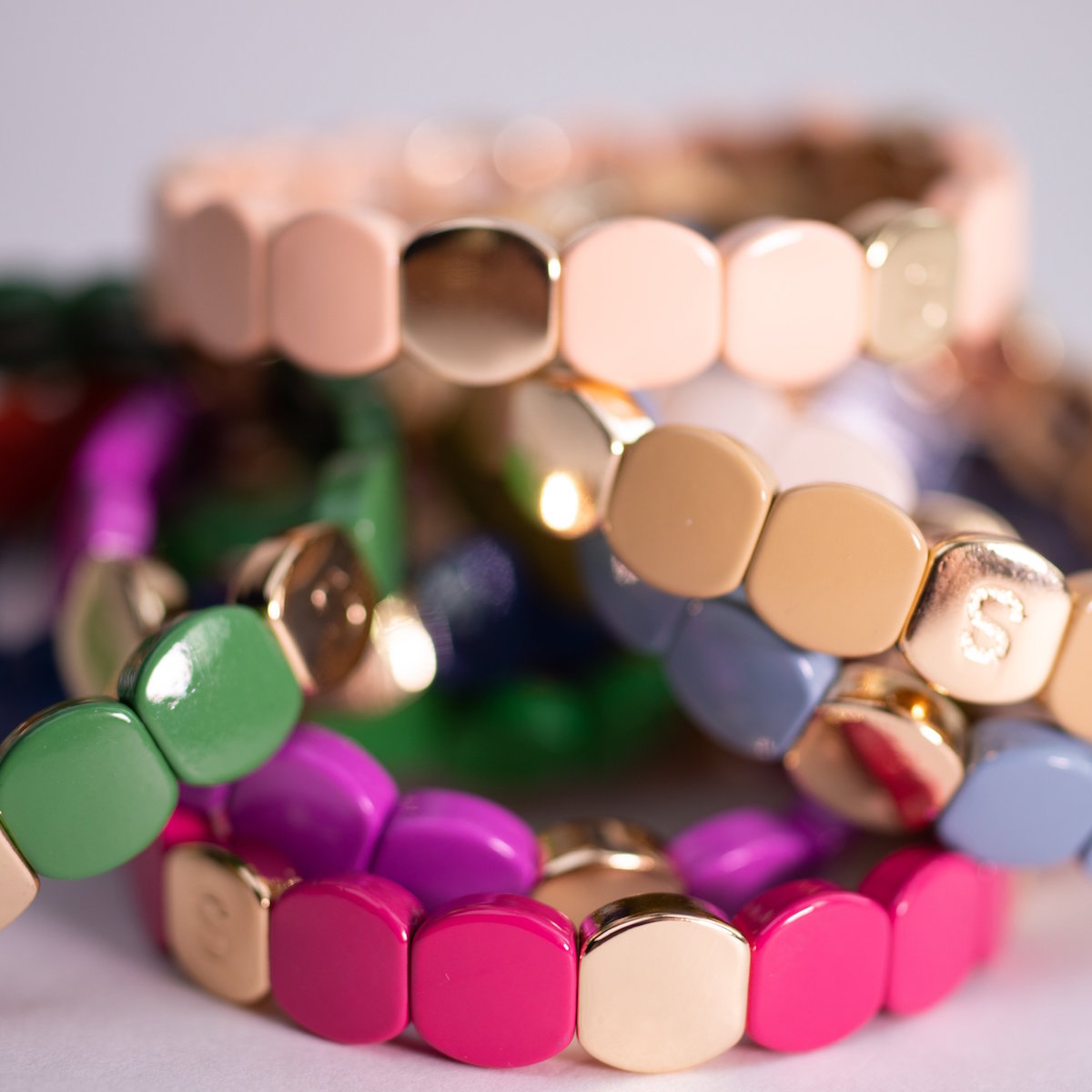 Bracelet Noir Colorful en métal émaillé - Collection Heureuse par Simone à Bordeaux