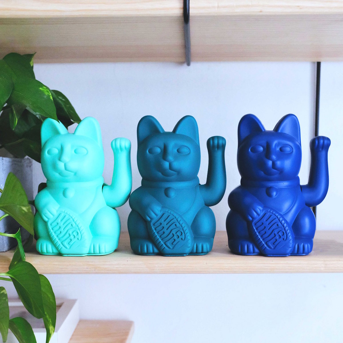 Manekineko, chat porte-bonheur dark blue - Donkey Products