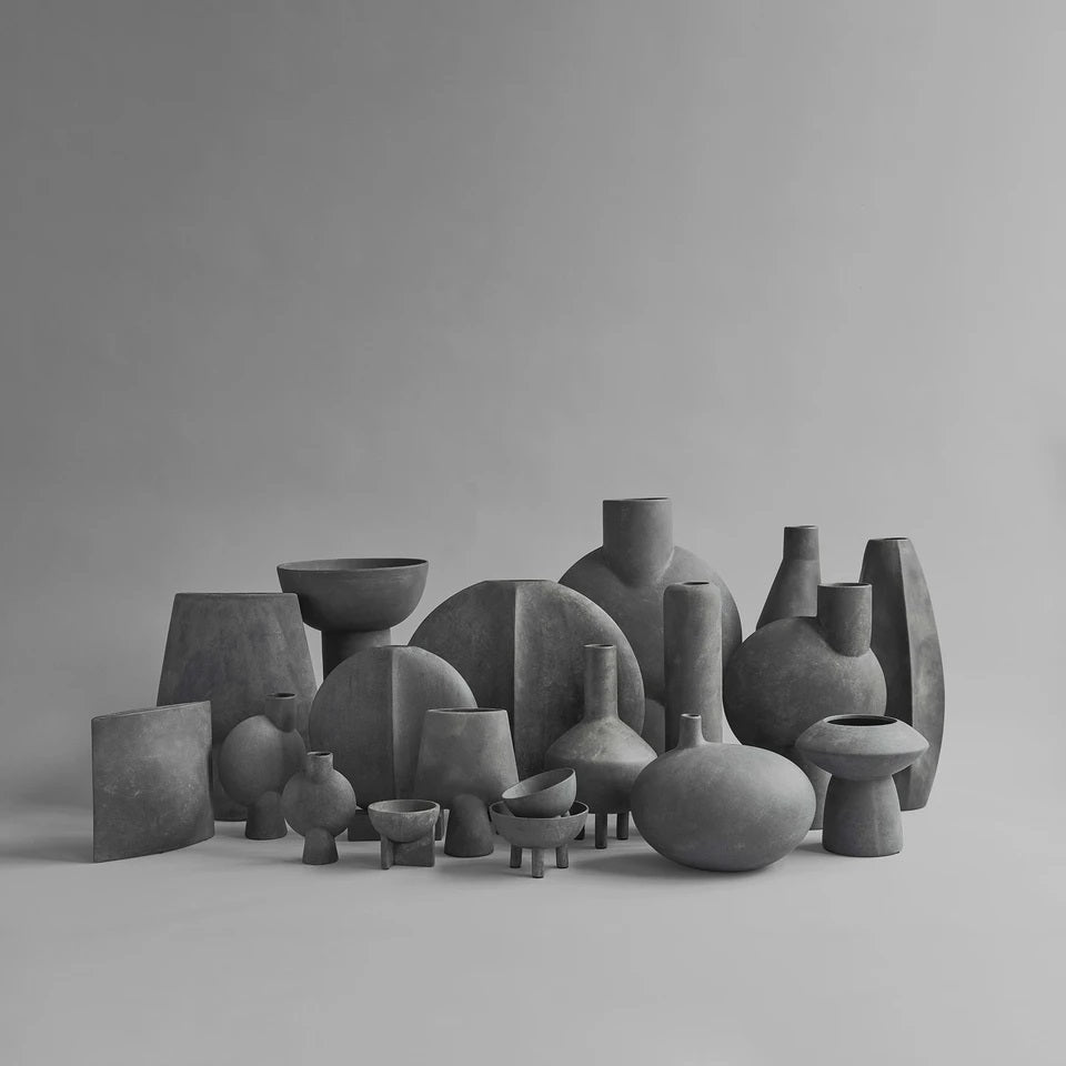 Collection de vases en céramique, dark grey par 101 Copenhagen