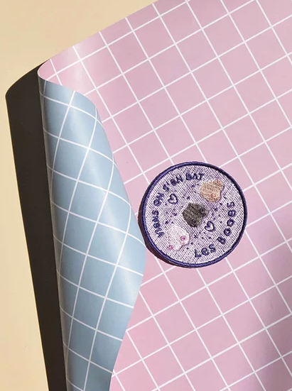On s'en bats les boobs - patch thermocollant - fabriqué à Paris par Malicieuse