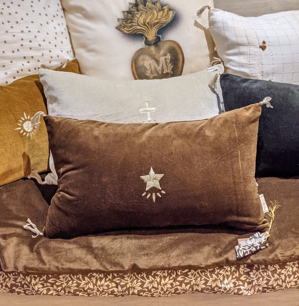 Velours Lin Croix - coussin en velours couleur lin broderie croix 30x50 cm - Boncoeurs