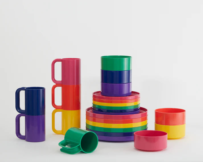 Vaisselle Max Rainbow de Heller - set de 6 assiettes empilables aux couleurs de l'arc en ciel - Design Leila et Massimo Vignelli 1964 