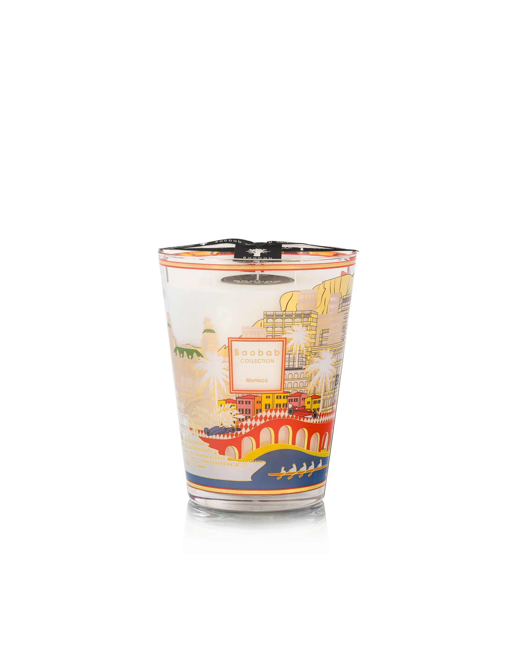 Bougie Monaco Max 24 de Baobab Collection avec décor coloré de bâtiments, palmiers et arcades