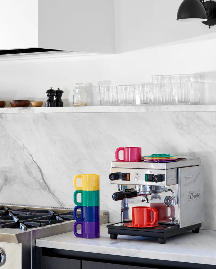 Vaisselle Max Rainbow de Heller - set de 6 tasses et sous-tasses empilables aux couleurs de l'arc en ciel - Design Leila et Massimo Vignelli 1964