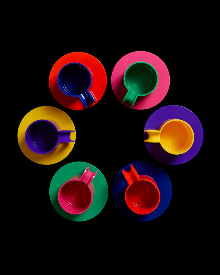 Vaisselle Max Rainbow de Heller - set de 6 tasses et sous-tasses empilables aux couleurs de l'arc en ciel - Design Leila et Massimo Vignelli 1964