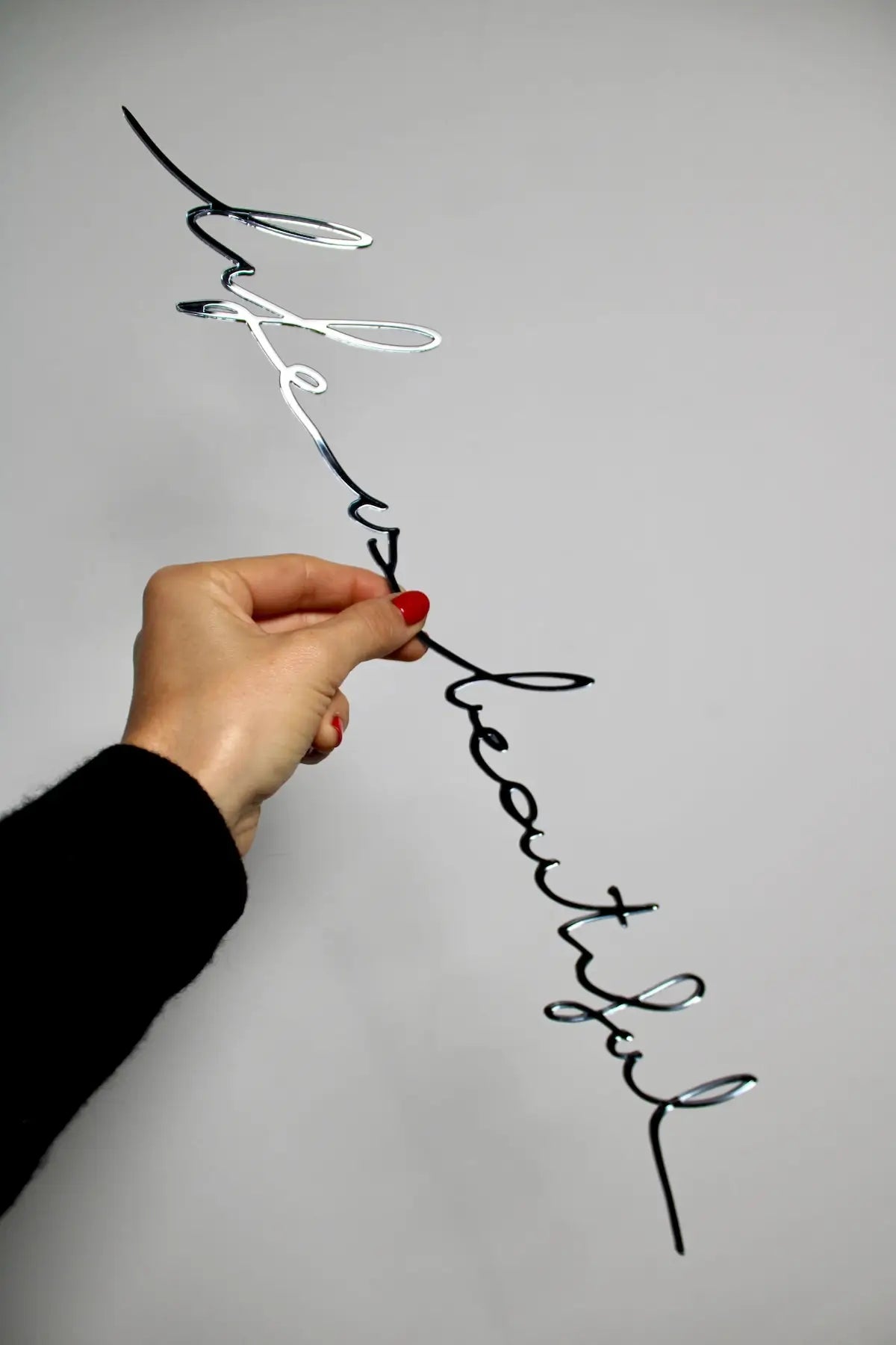 Phrase murale "Life is beautiful" argentée en plexiglas recyclé
