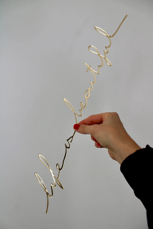 Phrase murale "Life is beautiful" en plexiglas recyclé finition doré fabriquée en France