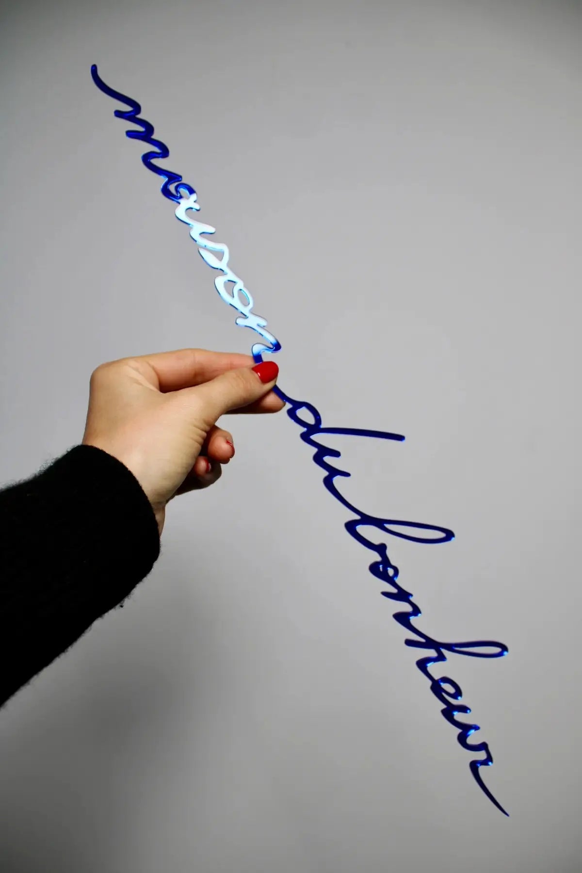 Phrase murale "Maison du bonheur" bleue en plexiglas recyclé
