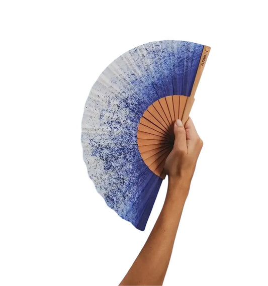 Éventail A Fan Of Blue Splash en coton et bois de poirier