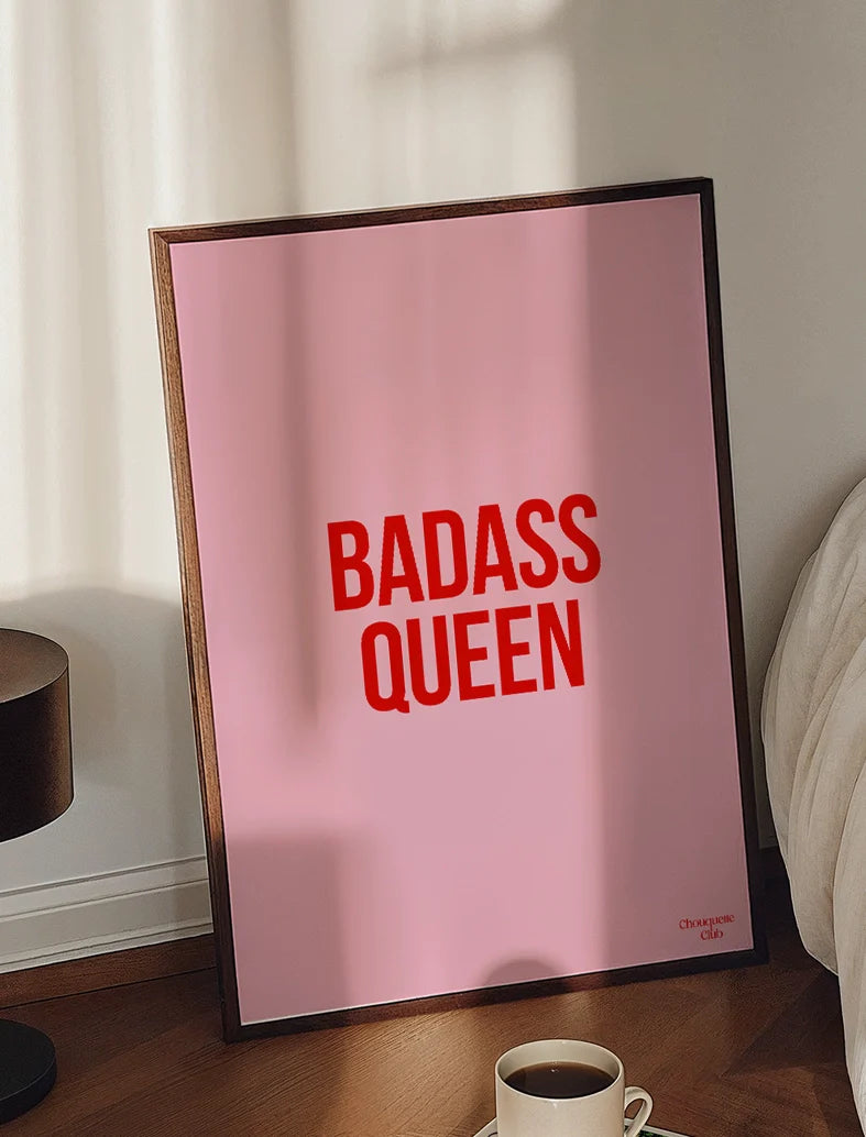 Badass Queen rose et rouge - Affiche A3 -Chouquette Club