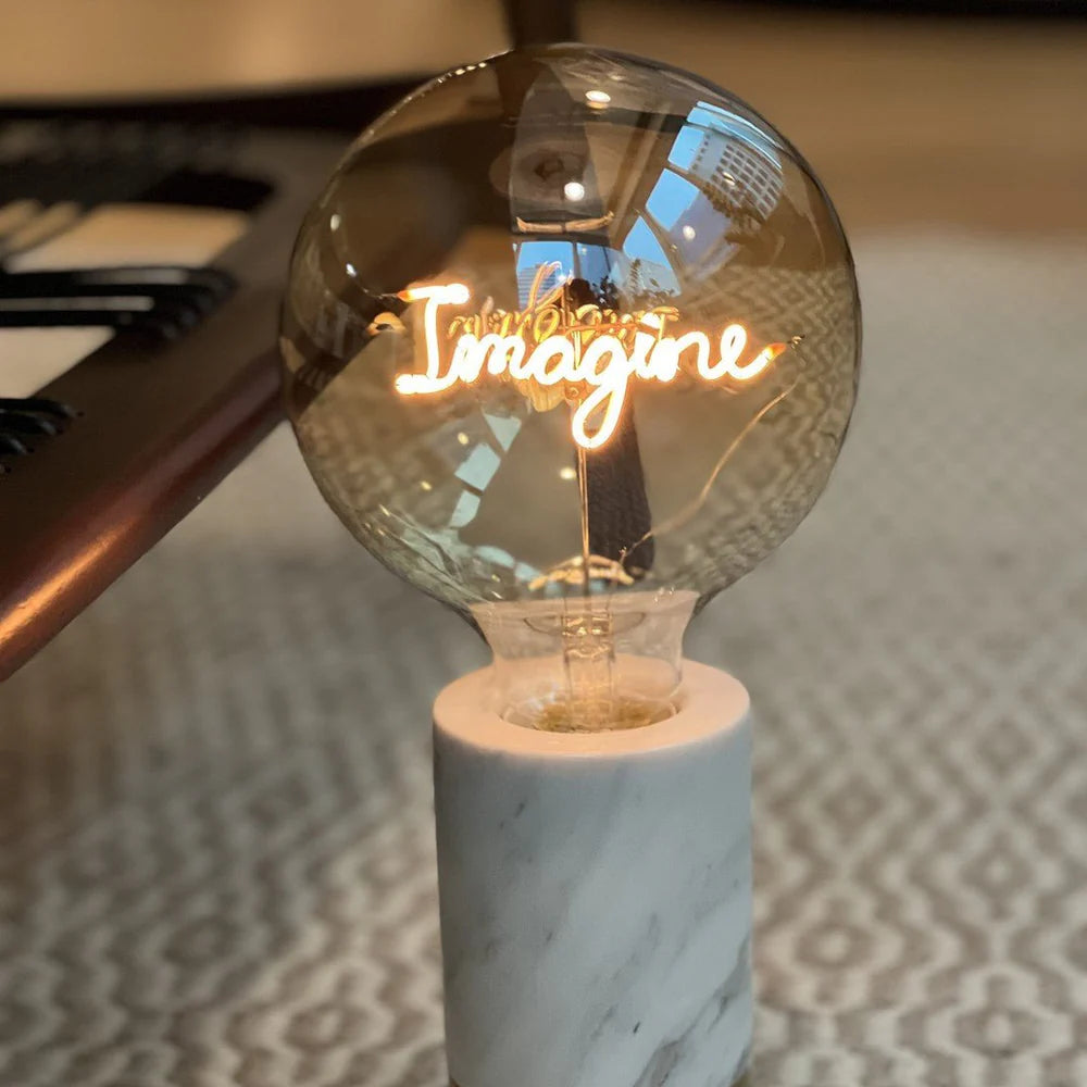 Ampoule à message Imagine Message in the Bulb présenté sur socle en marbre