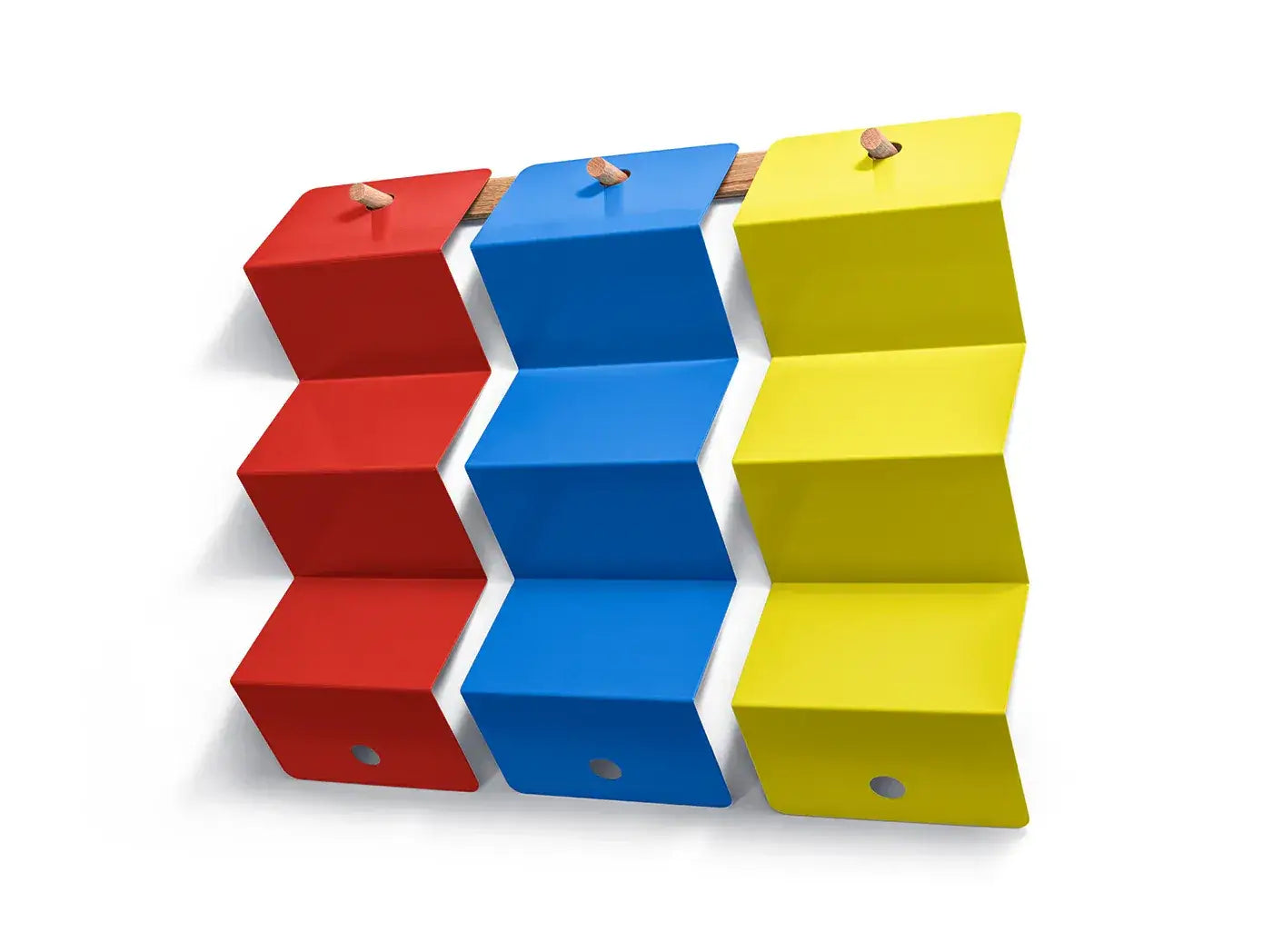 Diviseurs Infinite Loop : rouge, bleu et jaune accrochés au mur