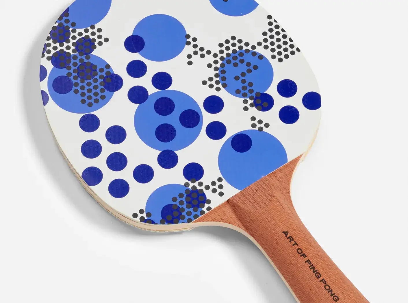 Détail du motif de points et de pois de la raquette Triple Spot