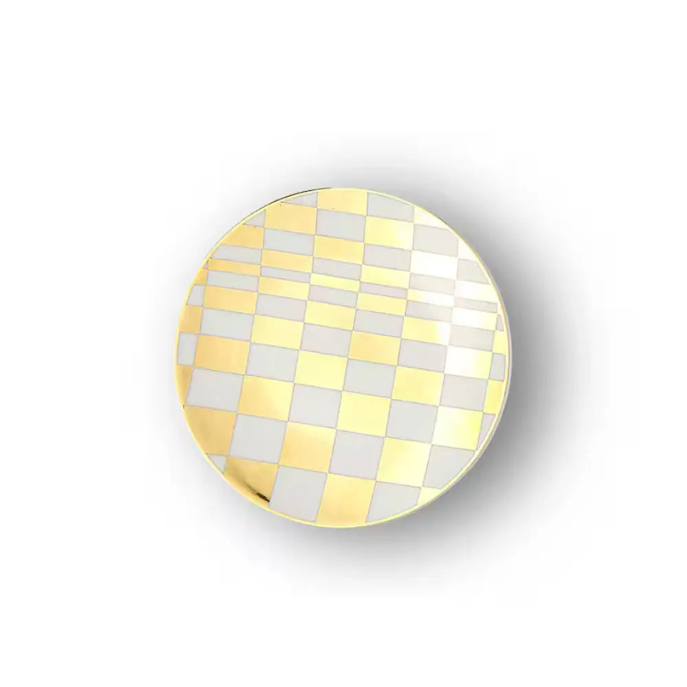 Assiette en porcelaine Sibilla à motif graphique or et blanc de la collection La Tavola Scomposta par Bitossi Home