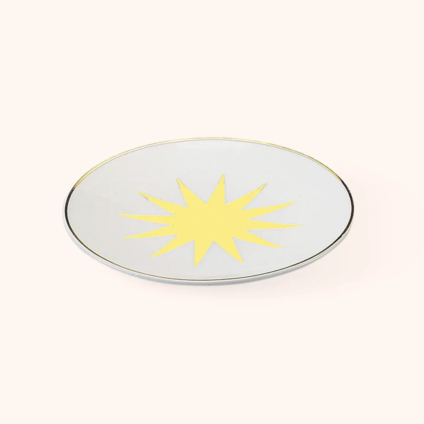 Assiette soleil à motif graphique or et blanc illustrée par La Tigre pour La Tavola Scomposta de Bitossi Home