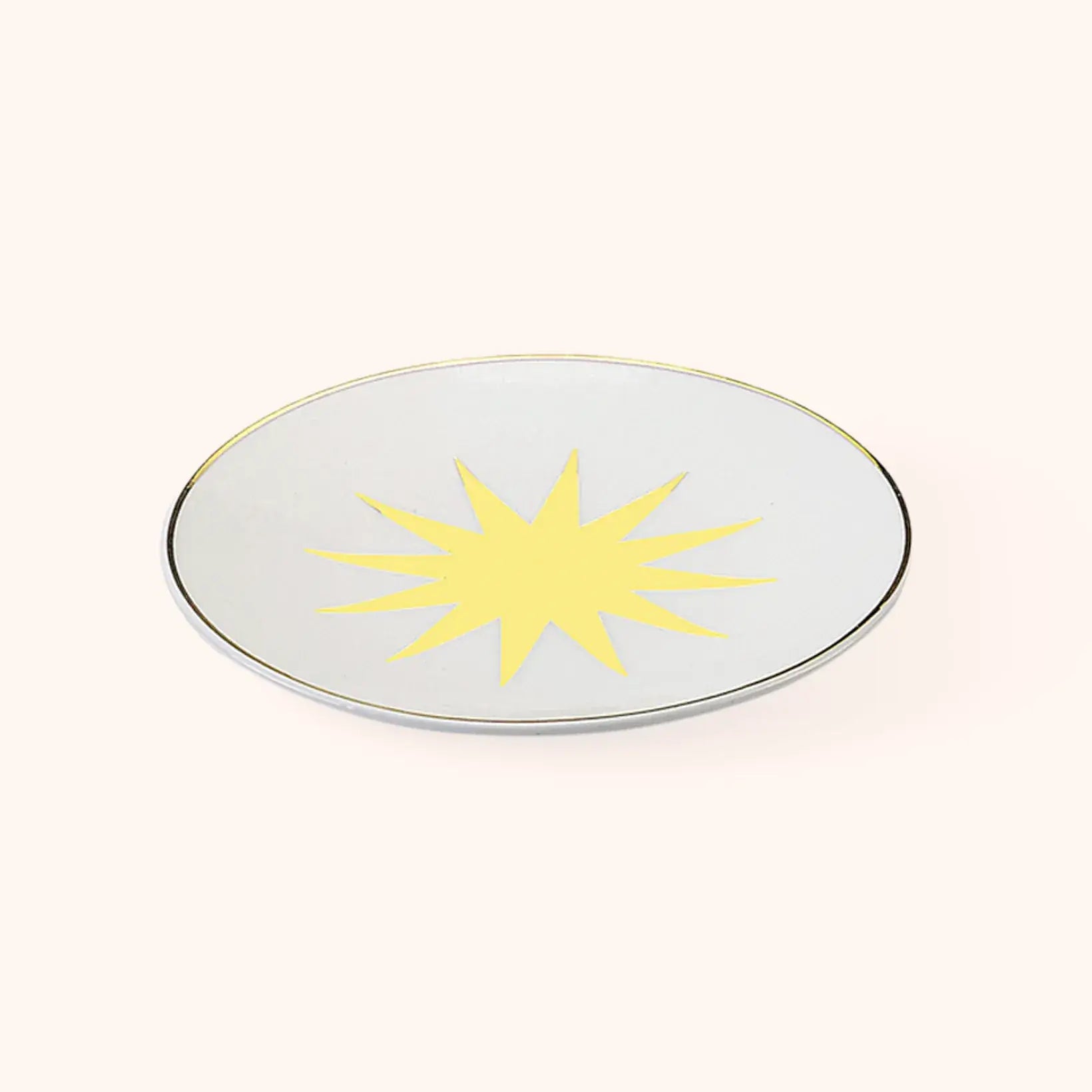 Assiette soleil à motif graphique or et blanc illustrée par La Tigre pour La Tavola Scomposta de Bitossi Home
