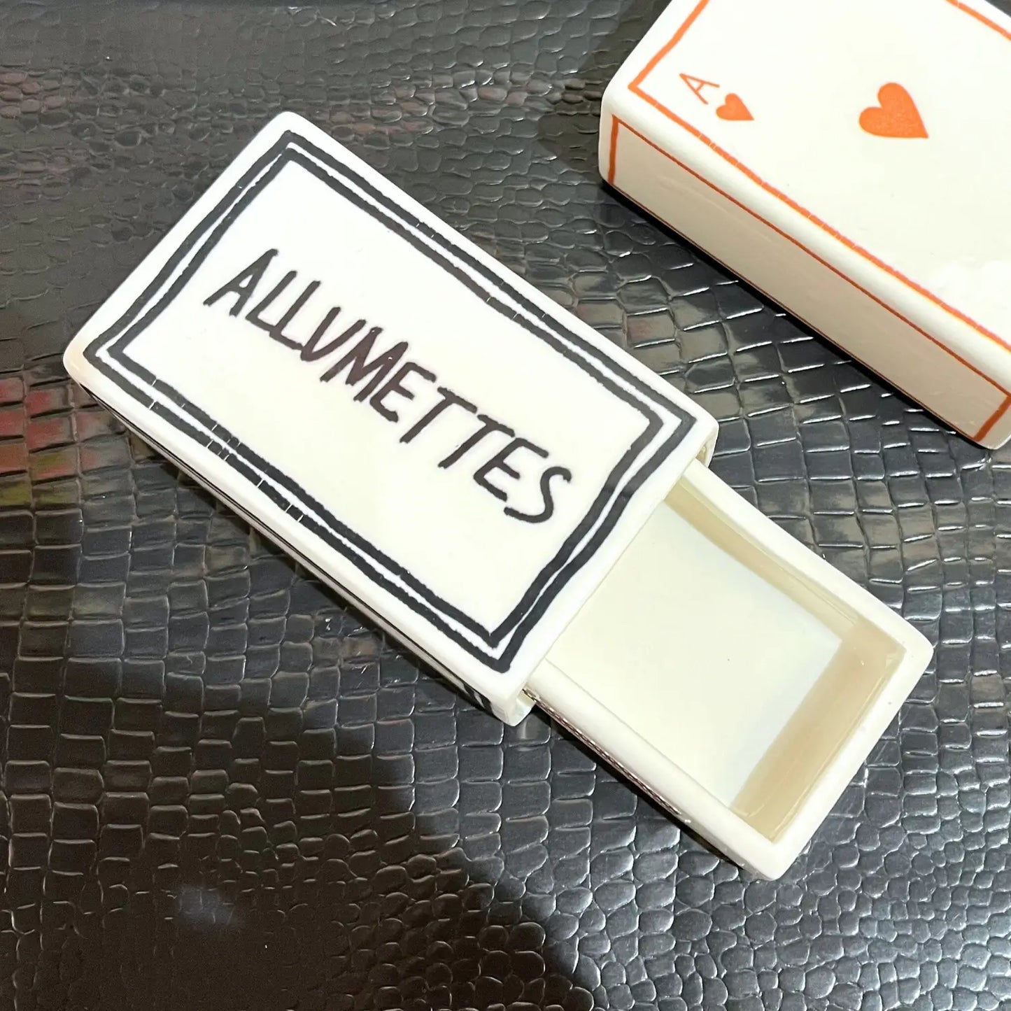 Boite d'allumettes en céramique "ALLUMETTES" ouverte