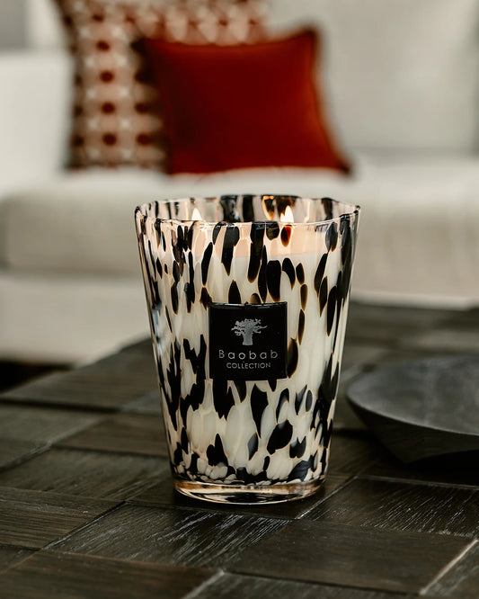 Bougie Black Pearls Baobab Collection dans un intérieur contemporain