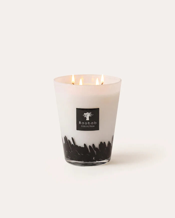 Bougie Feathers Baobab Collection Max 16 Signature en verre opalin et plumes noires