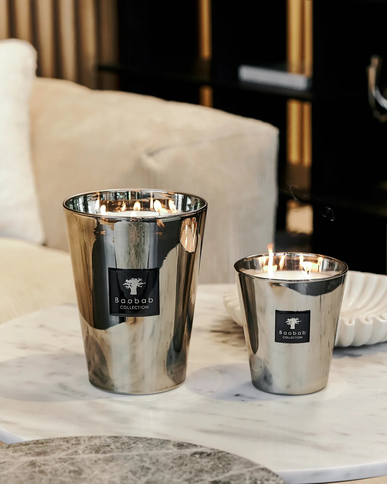 Bougies Platinum Baobab Collection allumées dans deux formats Max 16 et Max 24