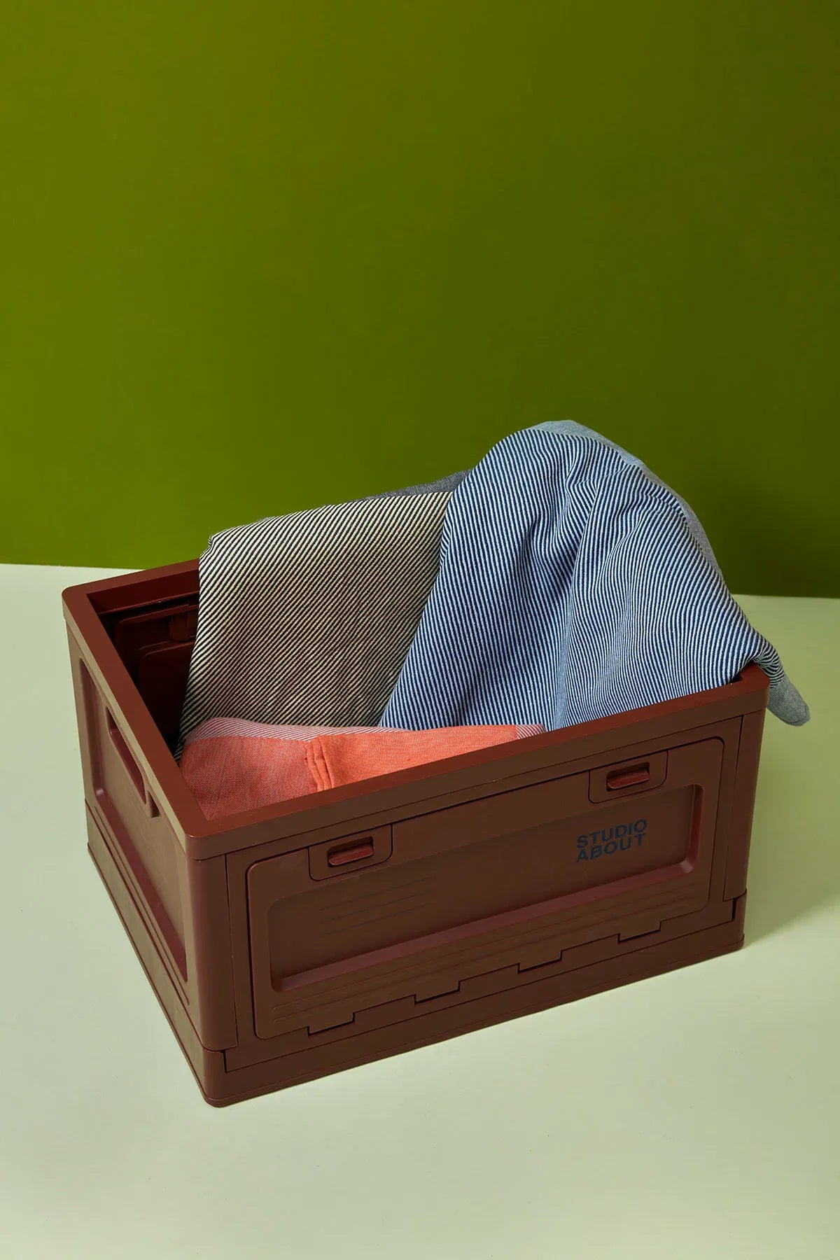 Box marron Studio About rangement plaid