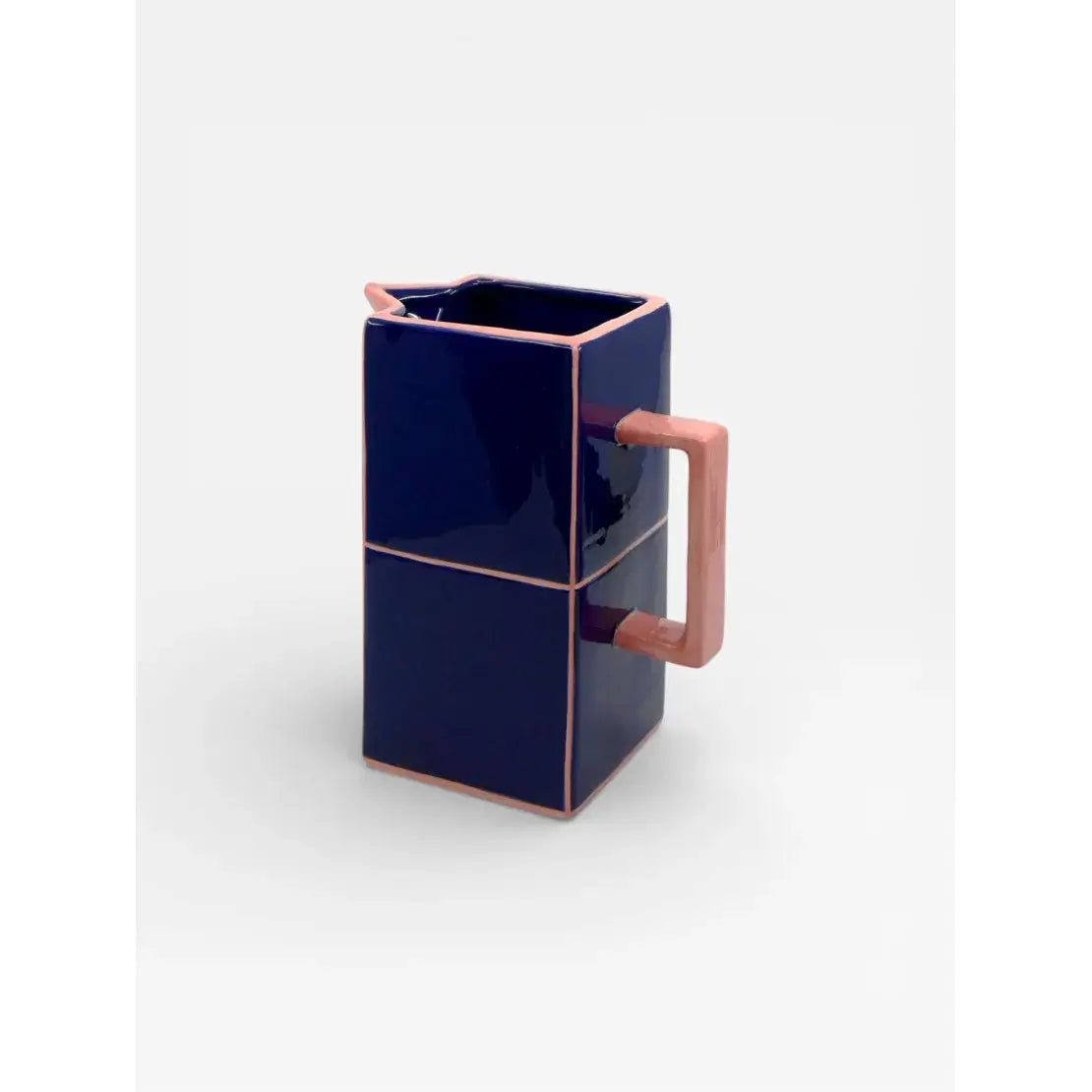 Carafe en céramique bleu et rose design graphique collection Tile vue de trois quarts
