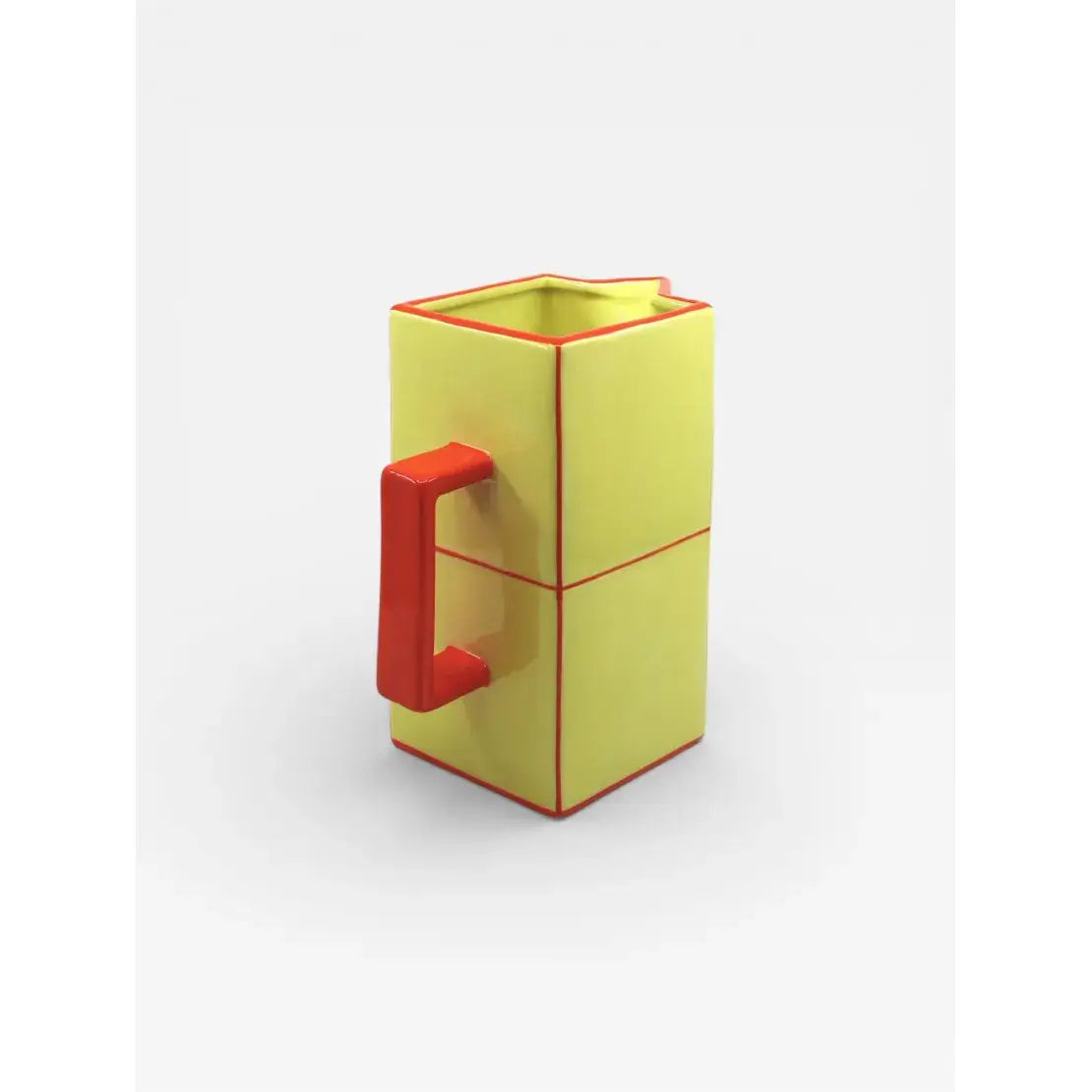 Carafe  en céramique jaune et rose design graphique Tile, vue de trois quarts