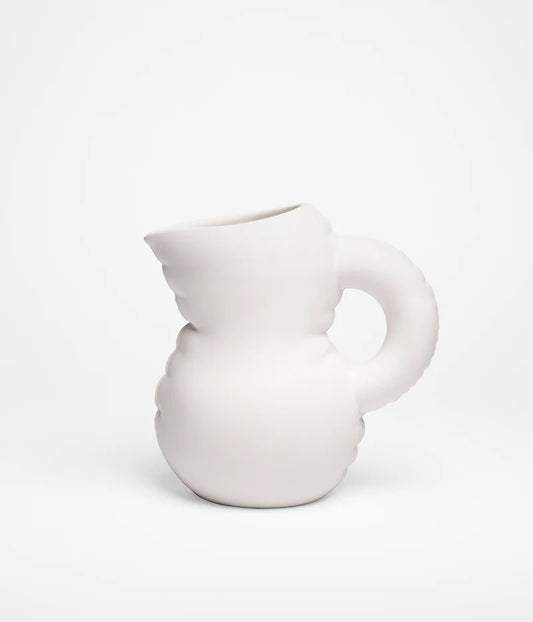 Carafe Emily Matte Bone, en céramique blanc cassé de Home Studyo