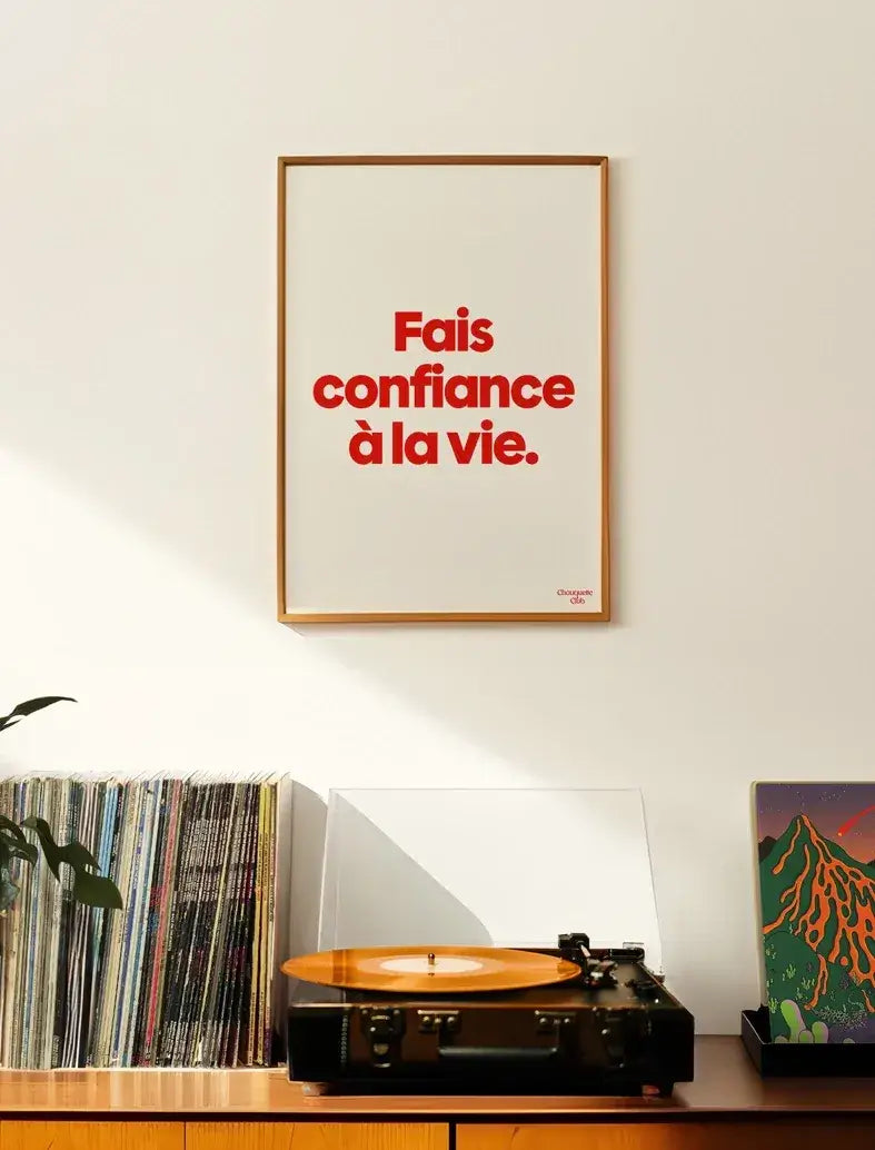 Affiche "Fais confiance à la vie." en rouge sur fond blanc.