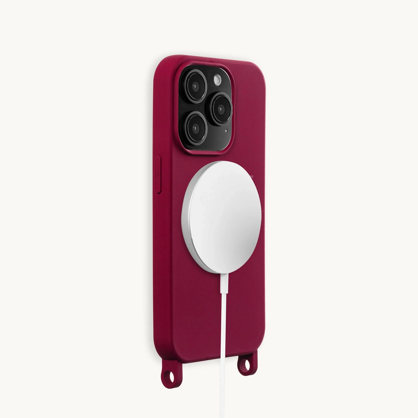 Utilisation de la technologie MagSafe avec la coque "Milo" bordeaux de chez Louvini