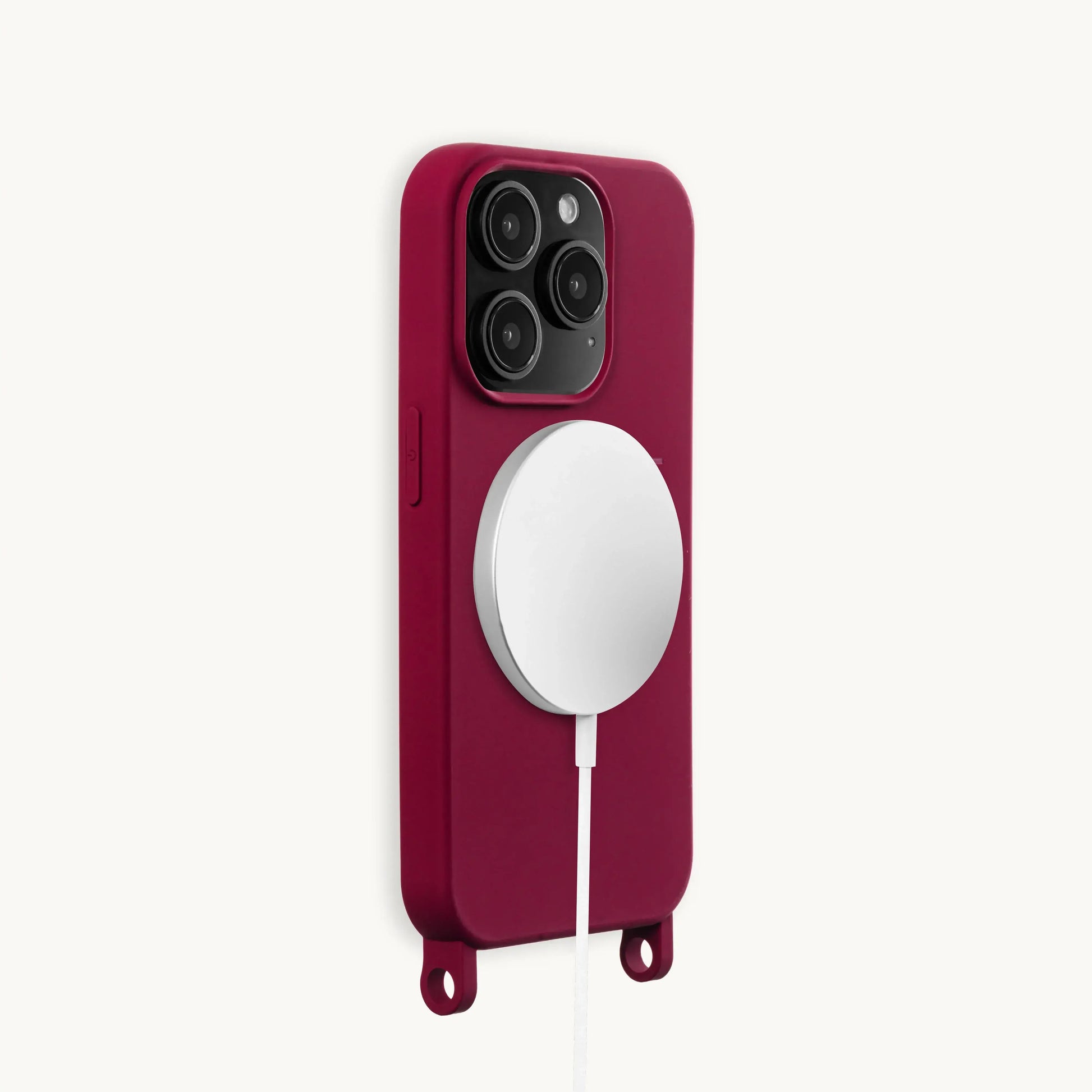 Utilisation de la technologie MagSafe avec la coque "Milo" bordeaux de chez Louvini