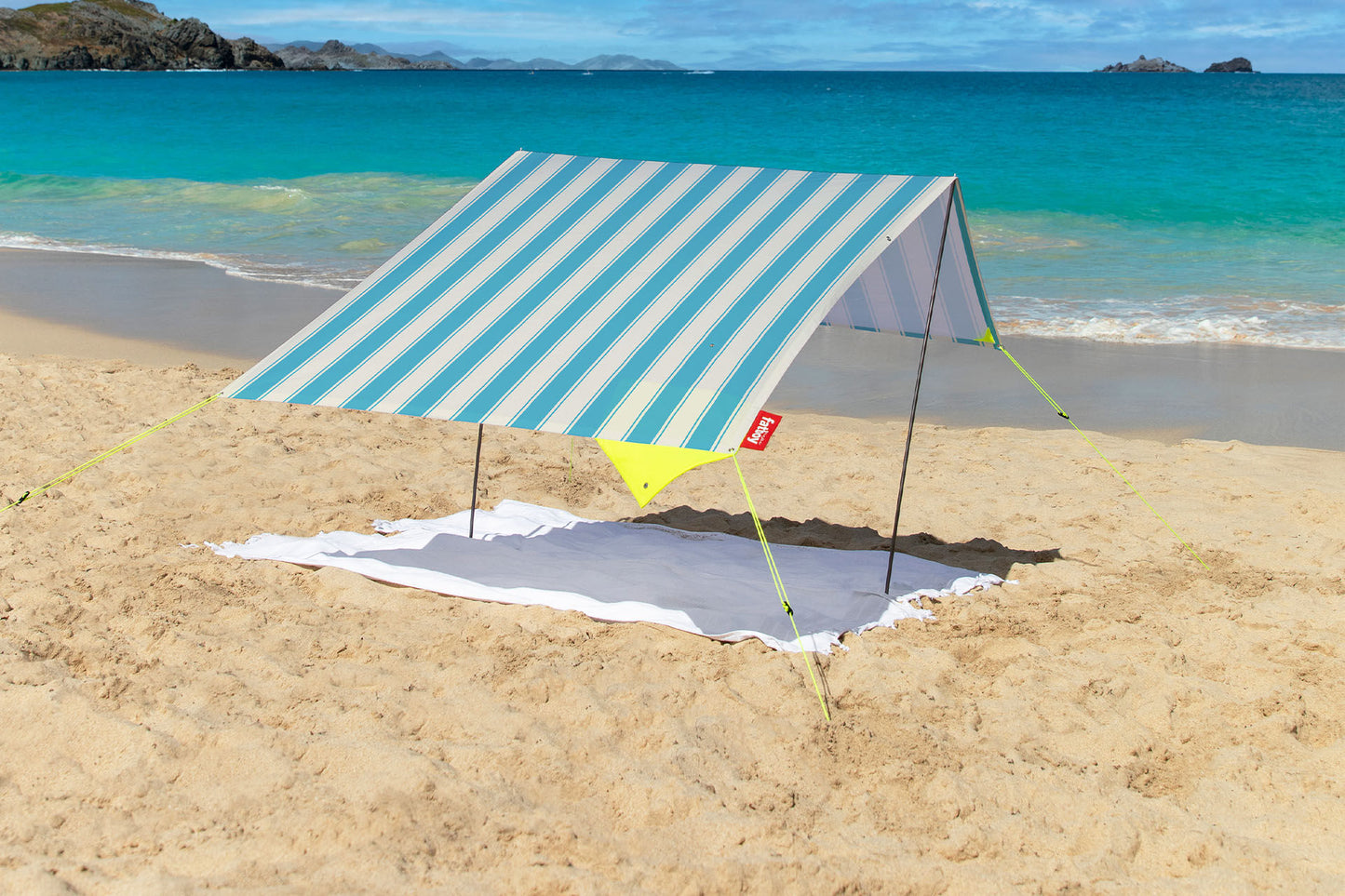 Tente de plage Miasun Patmos sur une plage