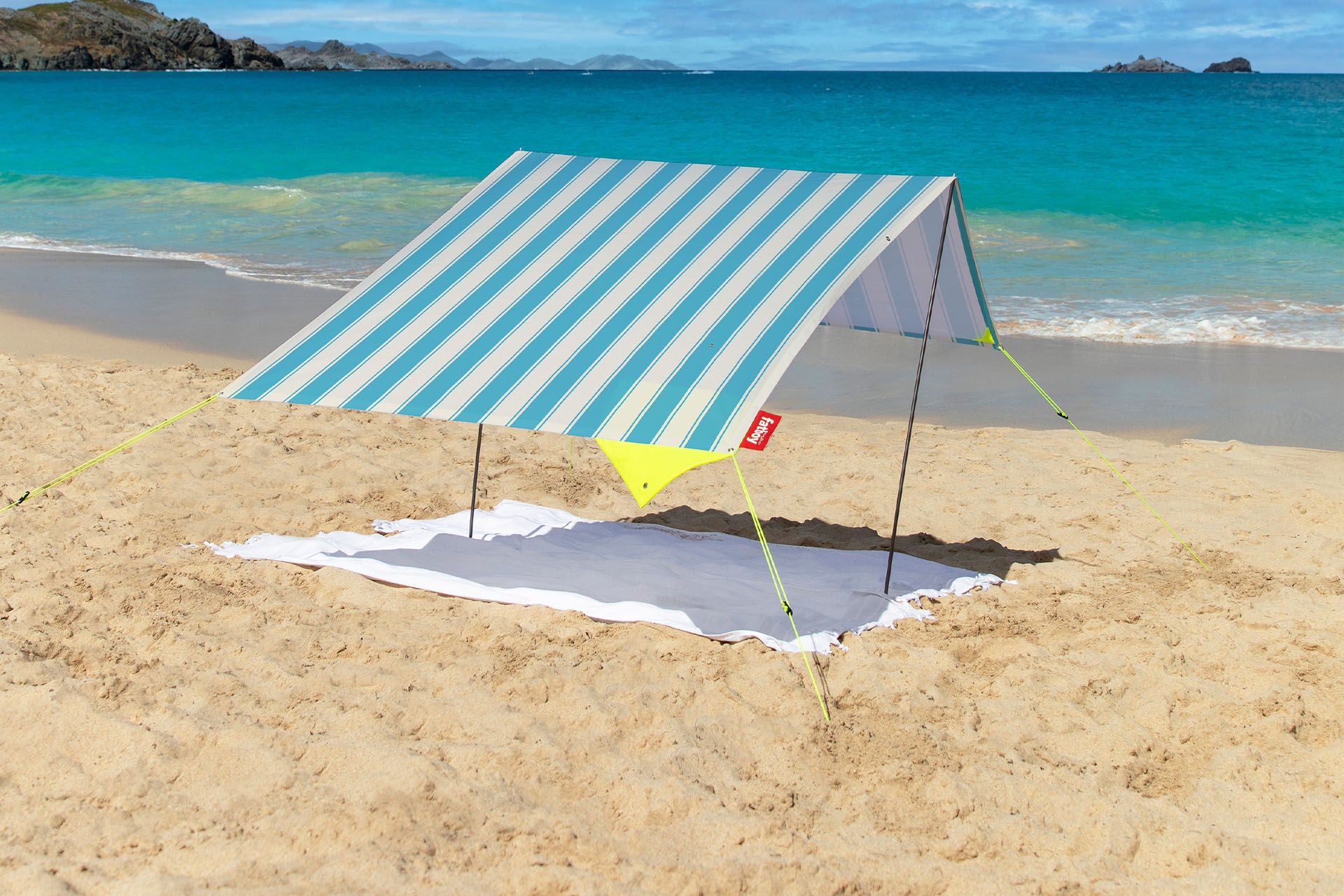 Tente de plage Miasun Patmos sur une plage