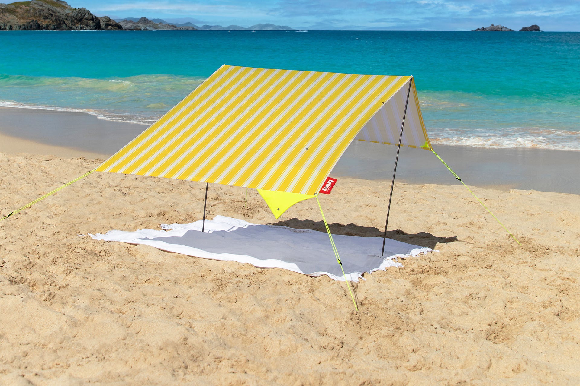 Tente de plage Miasun Soller devant la mer