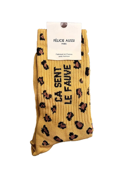 Chaussette léopard Félicie Aussi avec message « Ça sent le fauve » écrit en noir - femme 36/40