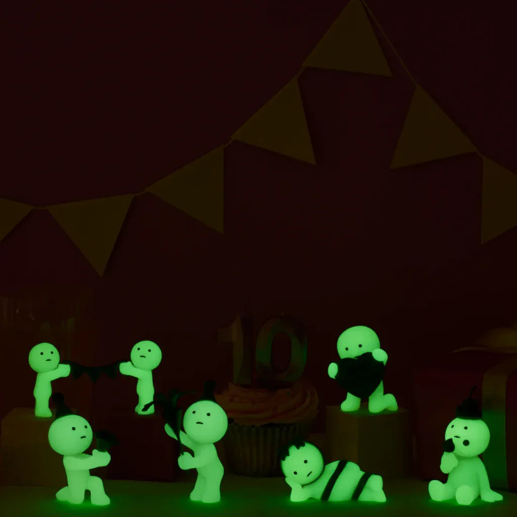 Les figurines Smiski birthday sont fluorescentes