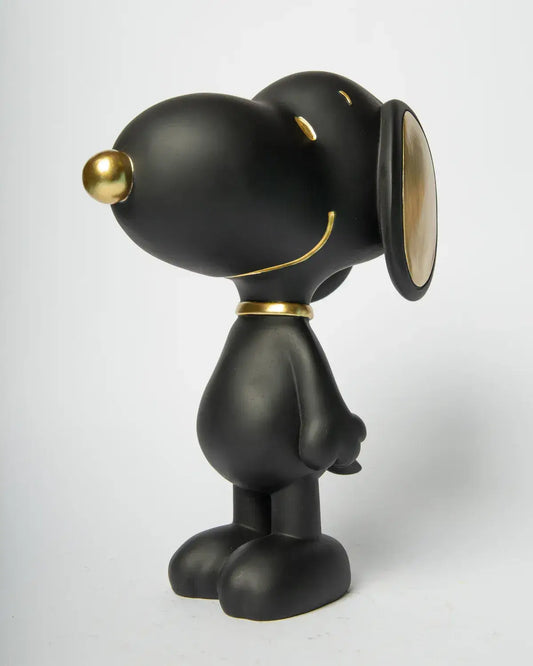 Figurine Art Toys Snoopy noir avec finitions dorées collection Peanuts par Blogo