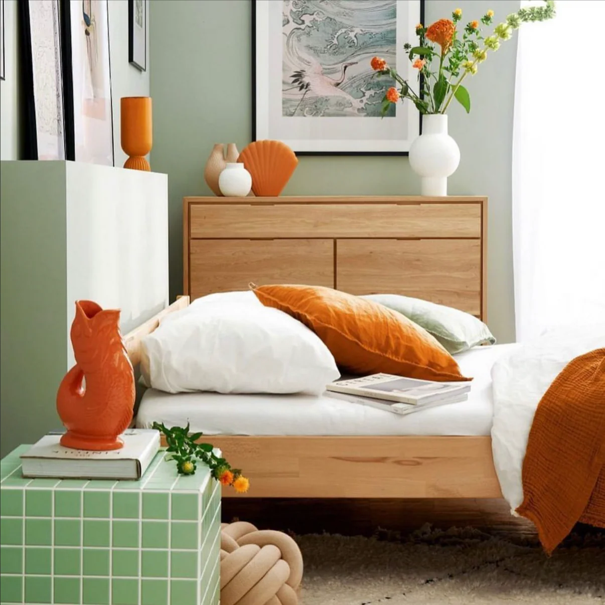 Carafe poisson Glouglou Orange XL dans une chambre colorée